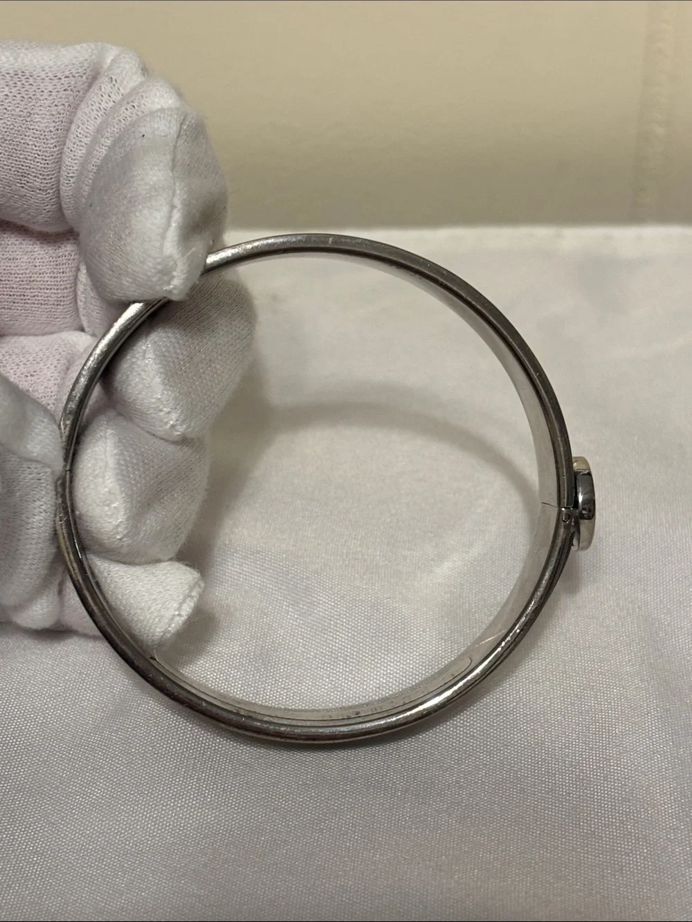 EUC Henri Bendel Centennial Stripe Enamel Hinged Bangle Bracelet with Bag